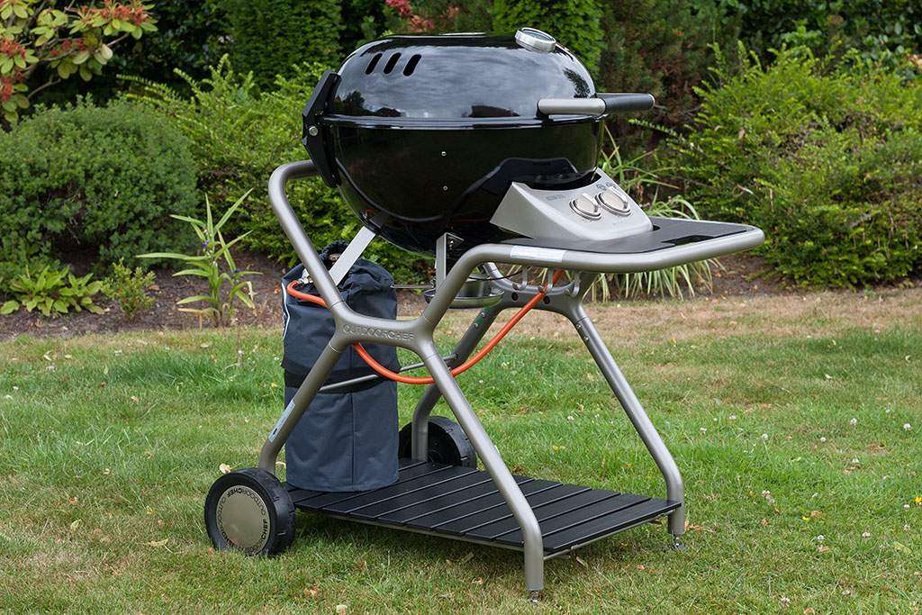 Barbecue a gas outdoorchef Ascona 570 con copertura per bombola